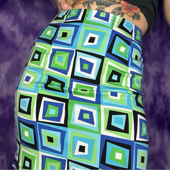 Y2K Vintage Green & blue geometric mini skirt retro vibe - Picture 3 of 5